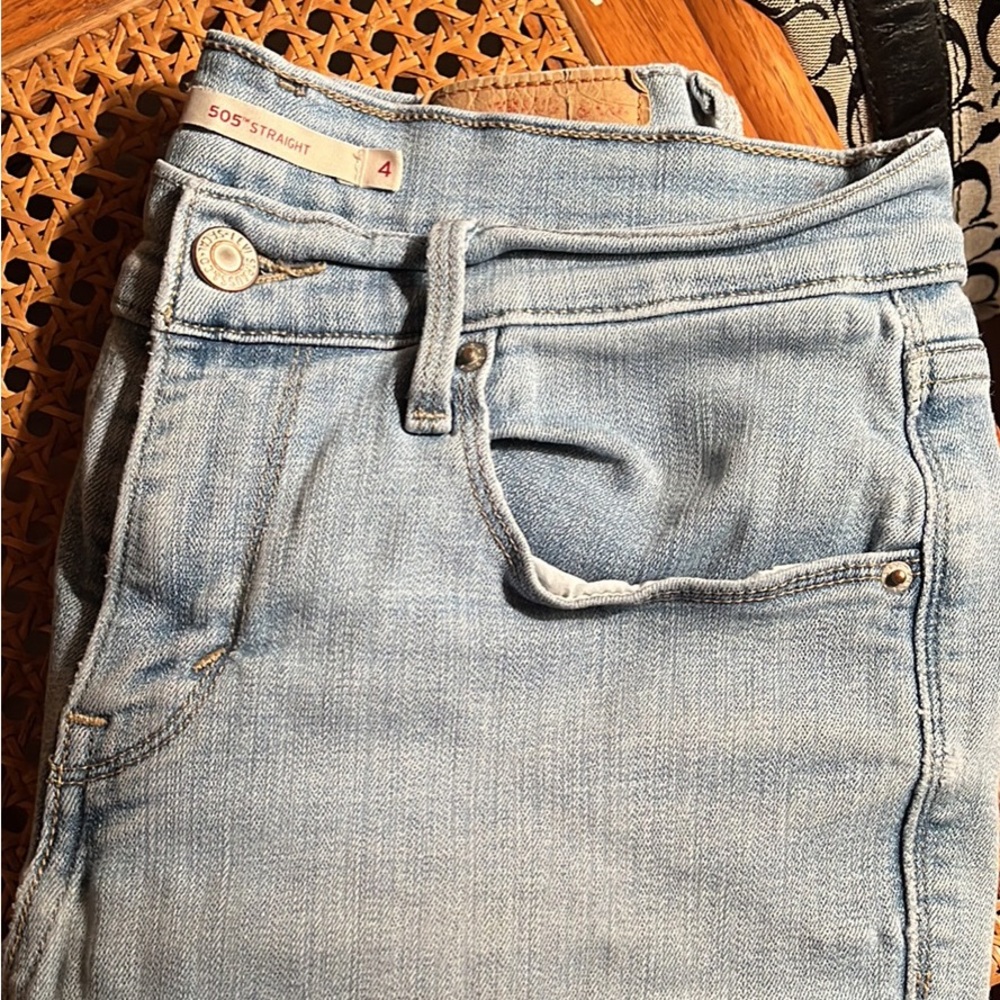 Womens Levi jeans 4
